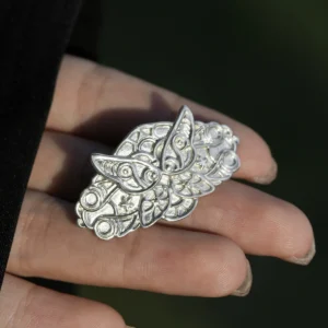 A close-up of a hand holding the Elven Fern Hair Clip, handmade in 925 sterling silver. The intricately crafted fern motif captures the elegance of elven aesthetics, inspired by Frieren: Beyond Journey’s End.