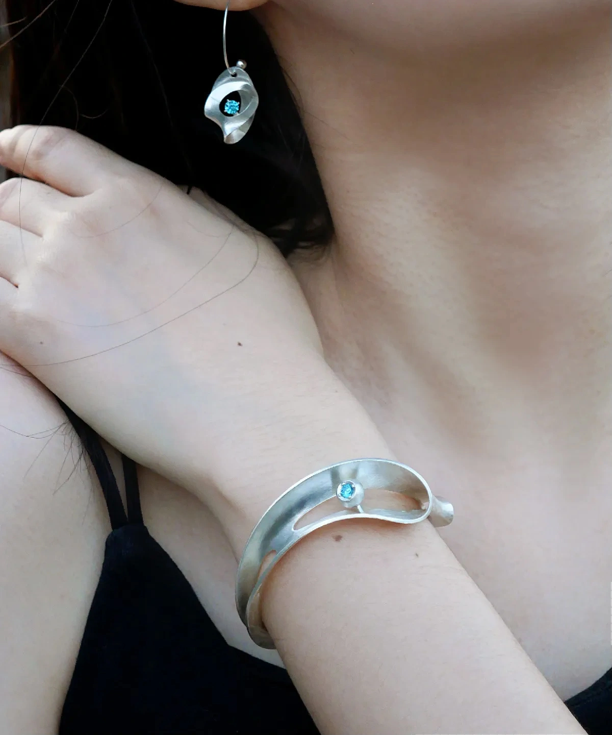 Nebula Sculptural S925 Sterling Silver Open Bangle 01