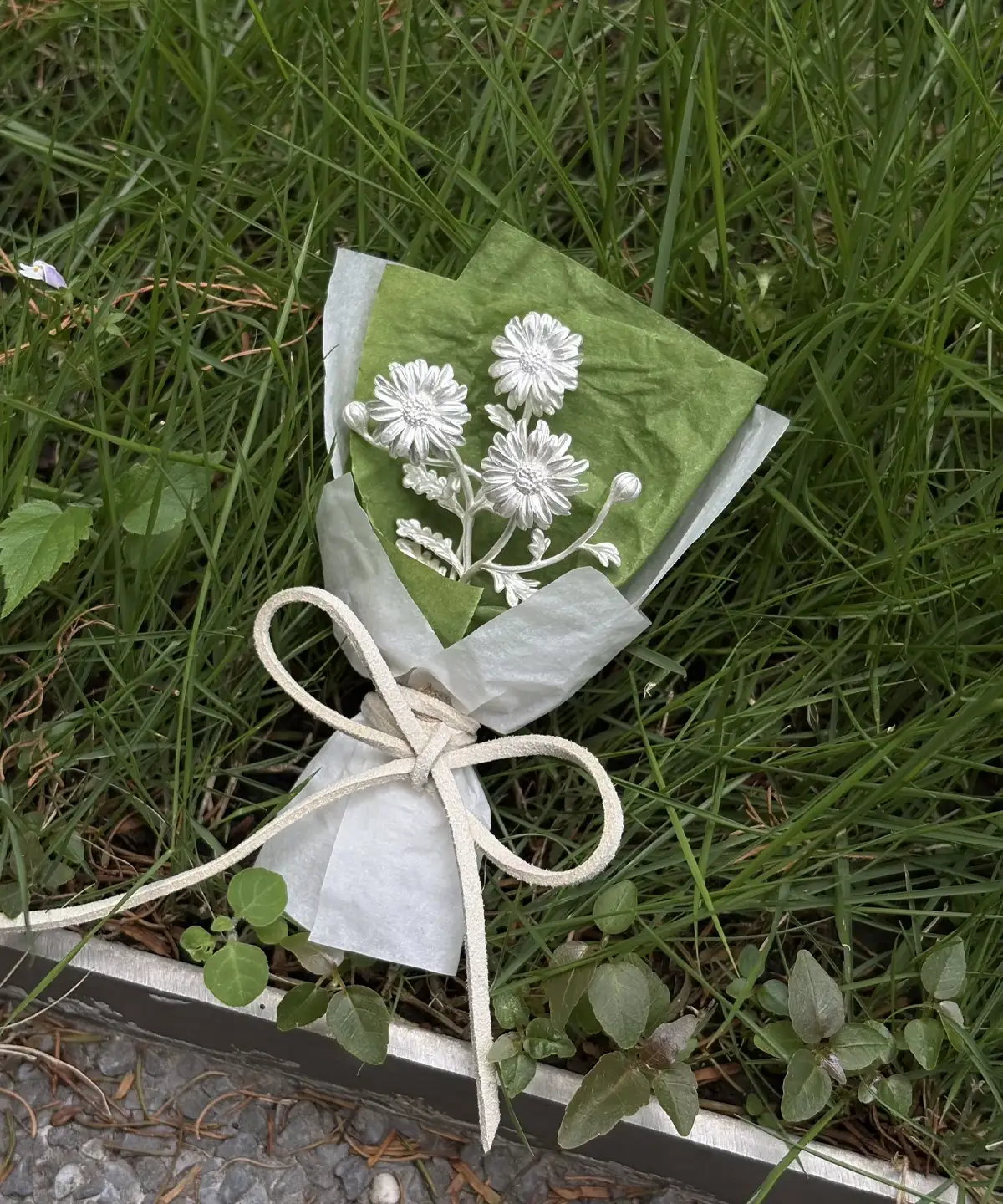 Elegant 925 sterling silver mini daisy bouquet wrapped in white and green paper with ribbon, handmade by Lazesoul. Perfect nature-inspired art gifts for collectors and special occasions.