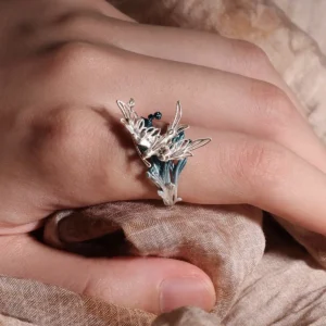 Handmade 925 sterling silver open adjustable statement ring featuring a delicate design of birds flying across tree branches. Lazesoul Stray Birds jewelry captures nature’s elegance in a unique statement ring with intricate silver craftsmanship.