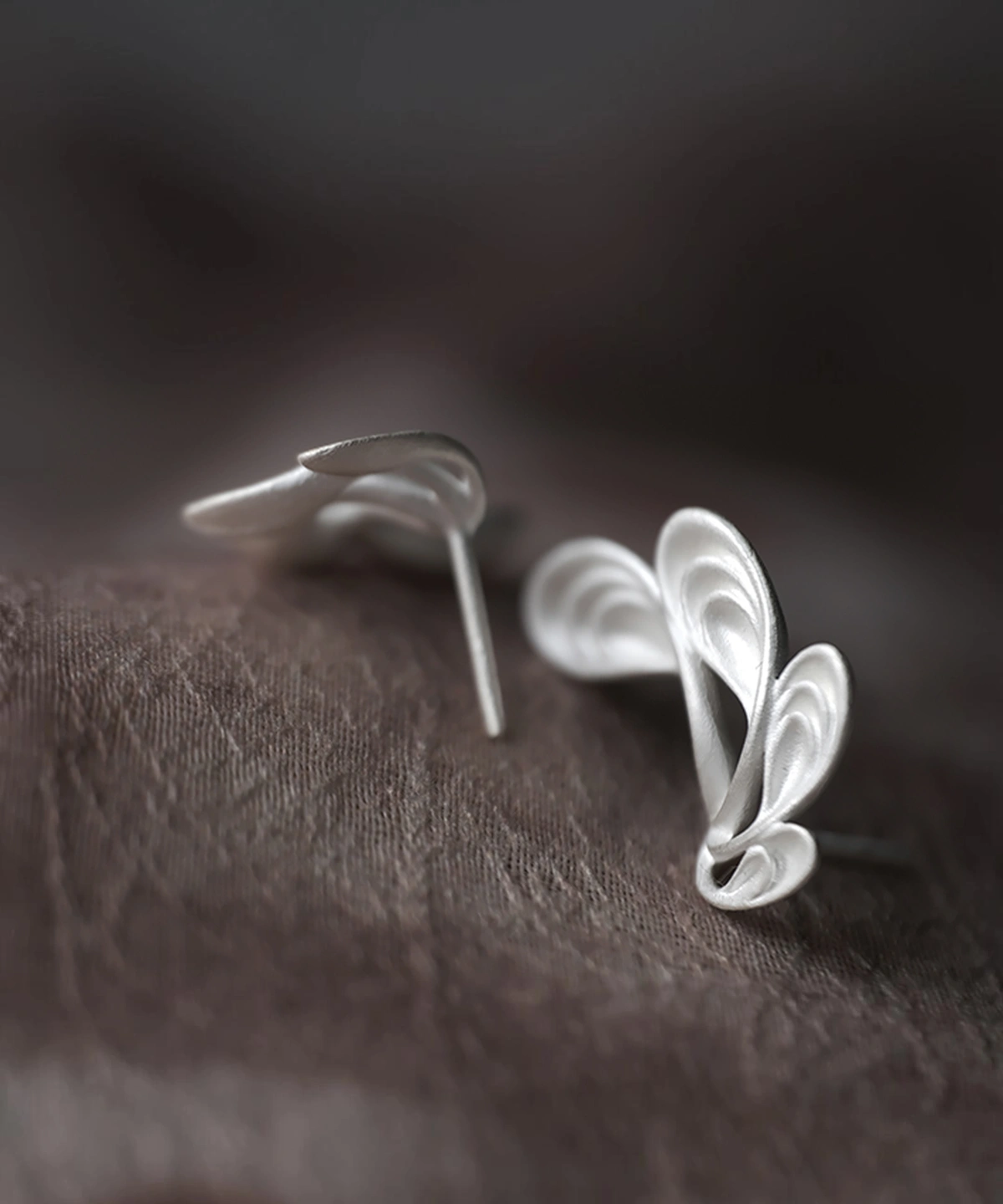 Elegant Sylph Dancer S925 Sterling Silver Fantasy Handmade Earrings by Lazesoul. Organic petal‑like design with polished shine, artisan craftsmanship, and nature‑inspired artistry. Perfect for fantasy jewelry lovers.