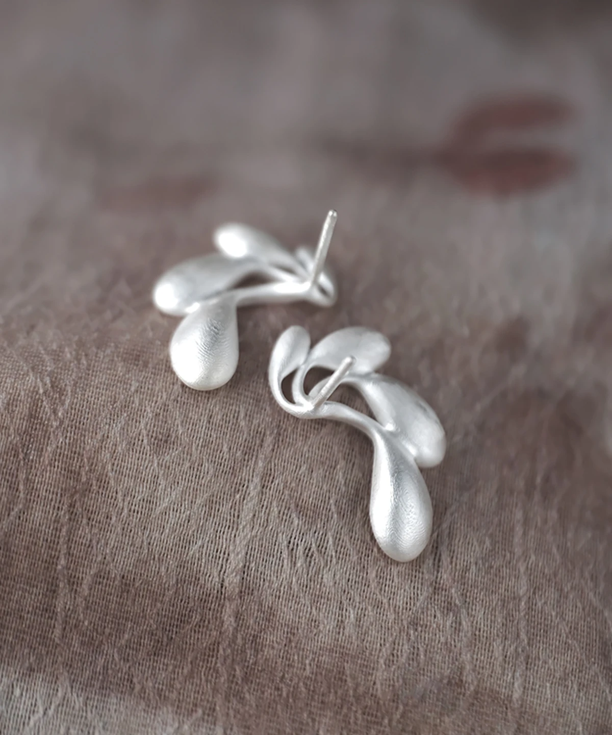 Sylph Dancer S925 Sterling Silver Fantasy Handmade Earrings by Lazesoul. Sculptural droplet‑like curves with matte finish, artisan craftsmanship, and organic elegance. Unique Handmade Earrings blending fantasy, nature, and contemporary jewelry design.