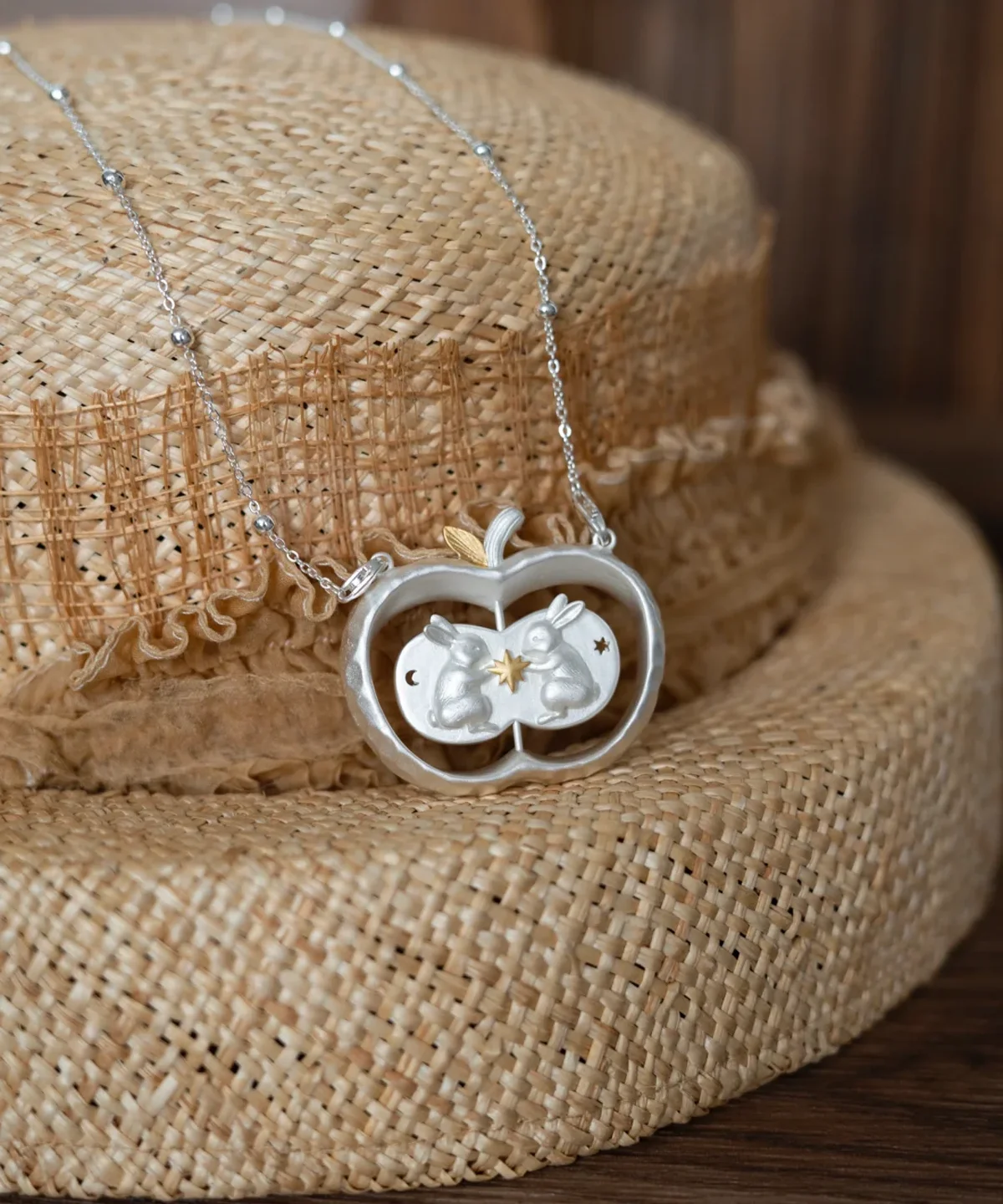 Rabbits Apple Necklace | Rotating Pendant | Lazesoul | Silver