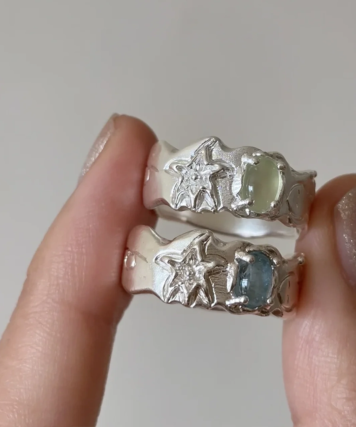 999 silver prehnite and aquamarine ring showing carved star motif detail