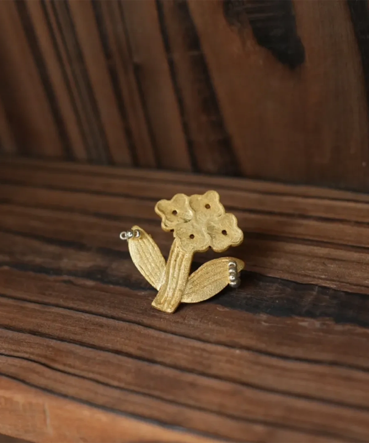 Gold flower stud earring with four small blooms on one stem (Style 2)