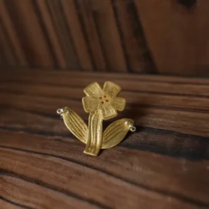 Five-petal gold flower stud earring with hand-drawn line texture (Style 4)