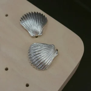 Plain scallop Silver shell earrings in 990 pure silver, crisp fluting without granules