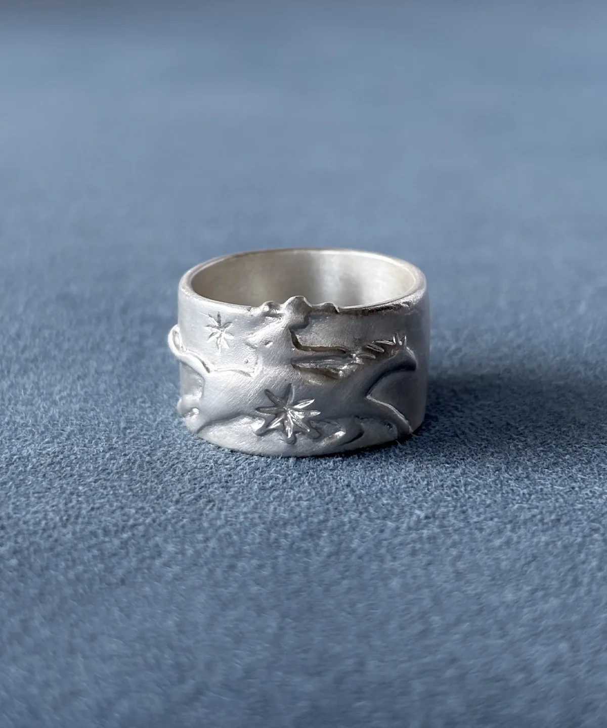 999 fine silver Cowboy Horse Ring with western horse engraving on blue fabric