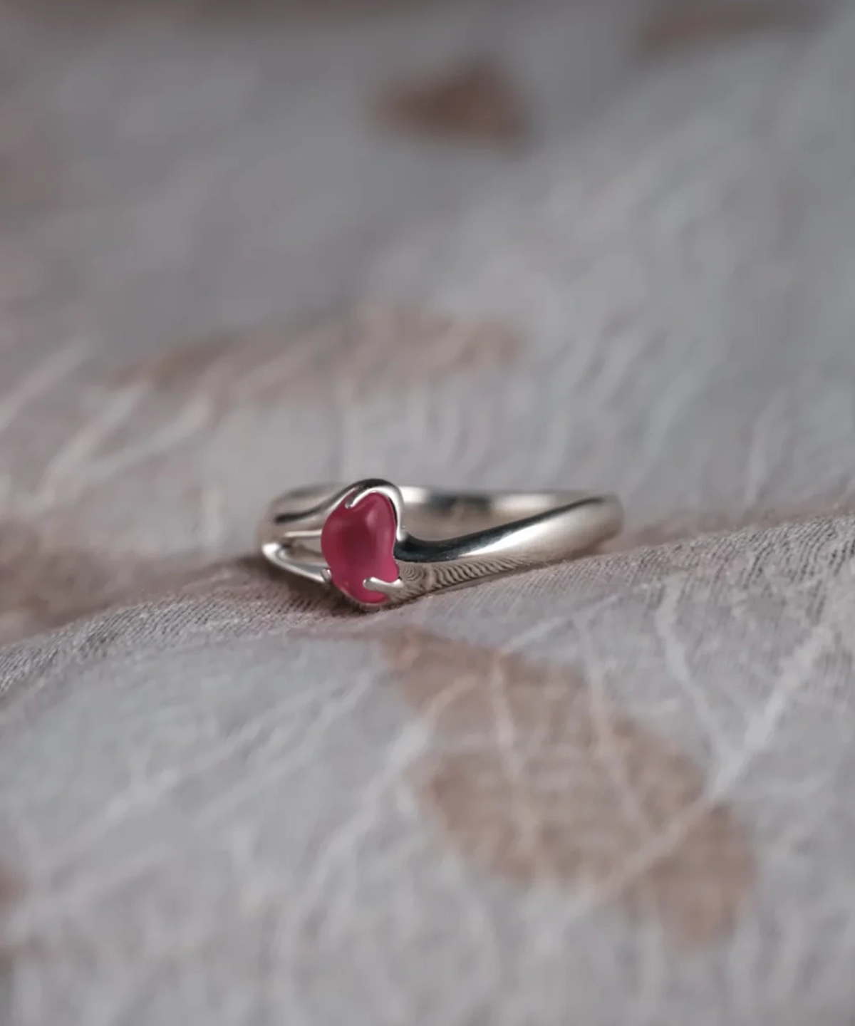 Natural pink sapphire ring handcrafted in polished S925 sterling silver on fabric