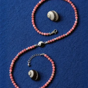 Rhodonite necklace details with lobster clasp, extender chain and yin-yang centre